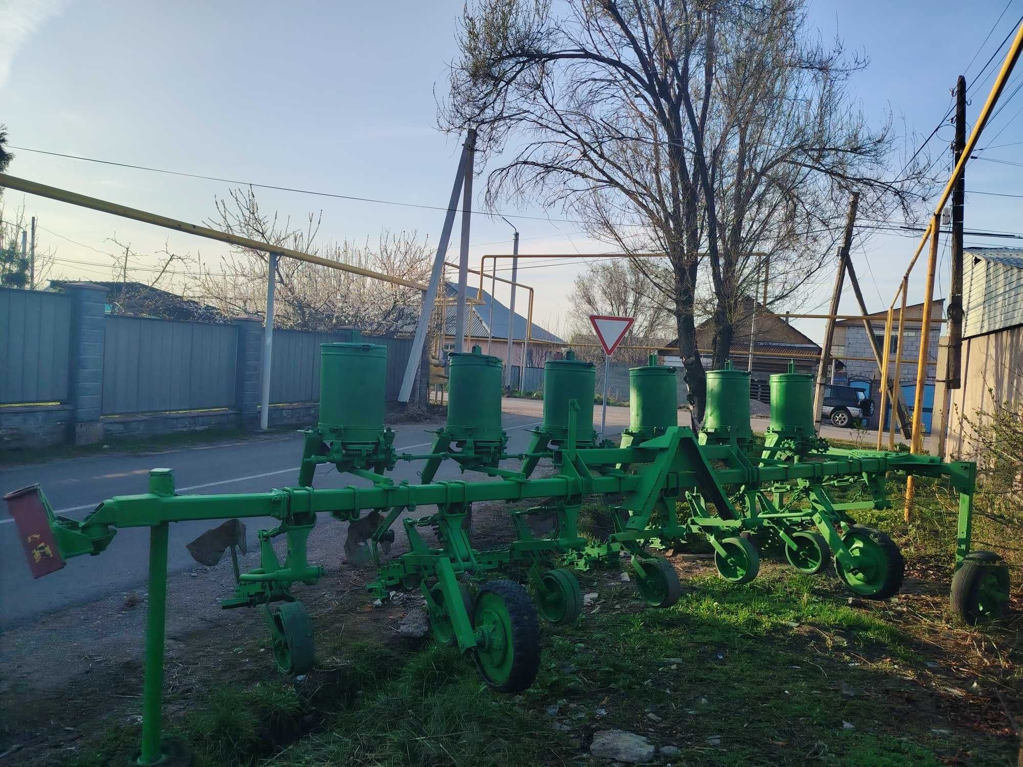 Культиватор с внесением удобрения