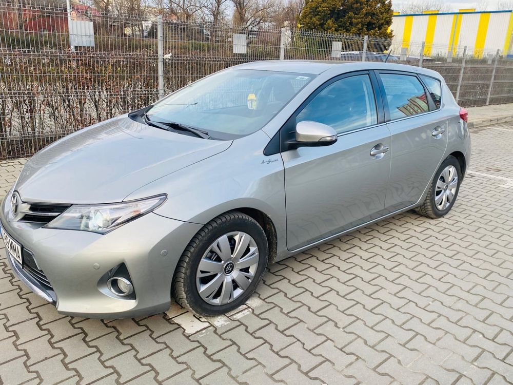 Toyota Auris 2.0 diesel 124 cp