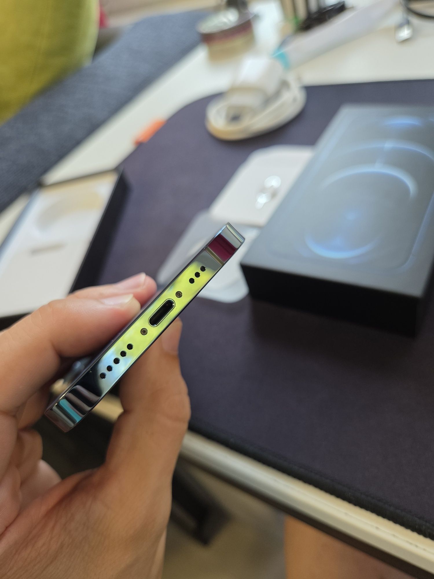 Продава се iPhone 12 Pro Blue – Отлично състояние  първи собственик