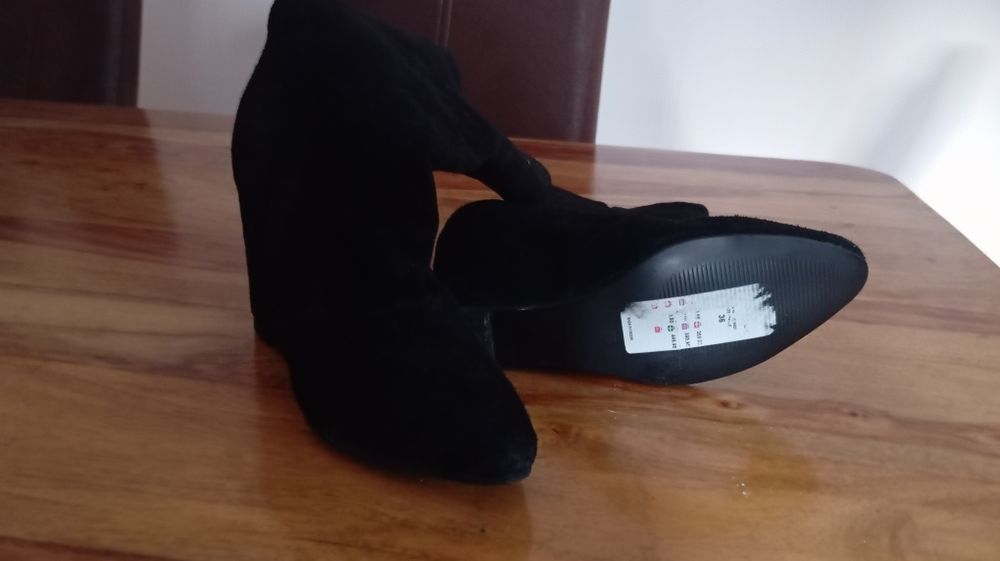 Велурени ,боти с платформа 36 номер,никога не са носени
