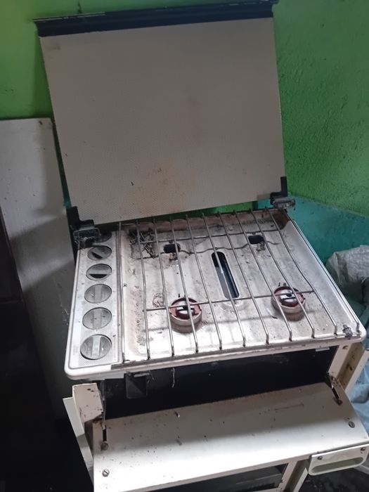 Фурна  и котлони на газ.  Имам и още една