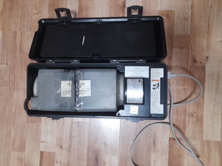 Прахосмукачка за почистване на електронно оборудване