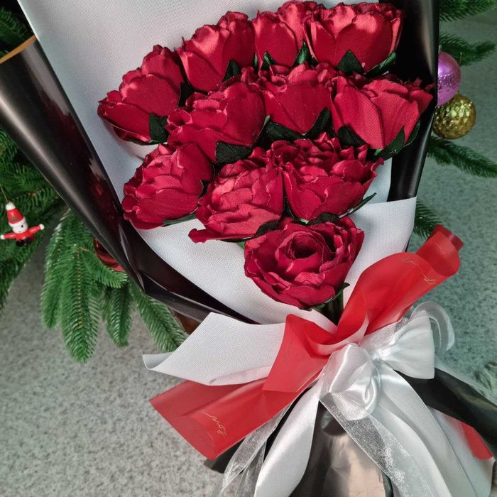 Букеты из атласных роз