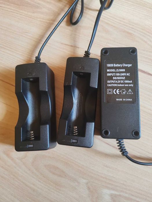 incarcator acumulatori 18650