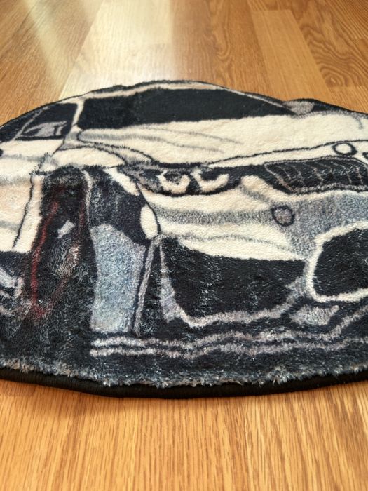 Килим с изображението на BMW автомобил
