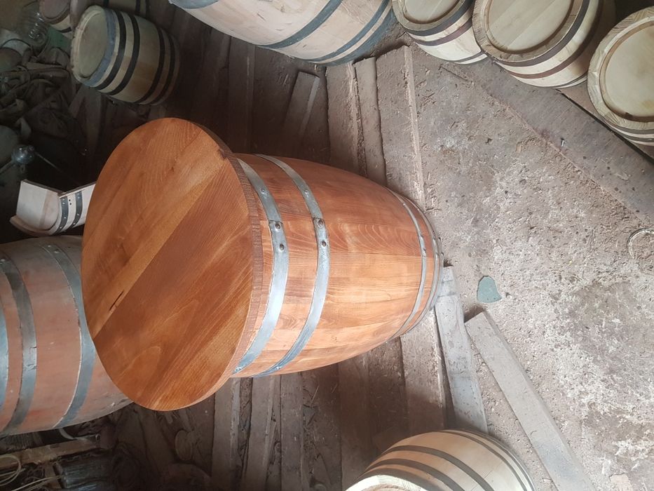 Masa din  butoi de lemn