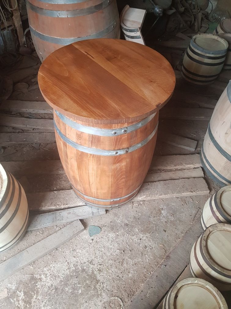 Masa din  butoi de lemn