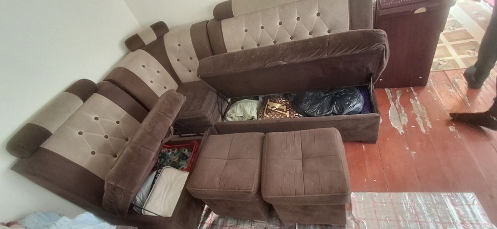 Продам кухонный уголок со столом состояние хорошое.