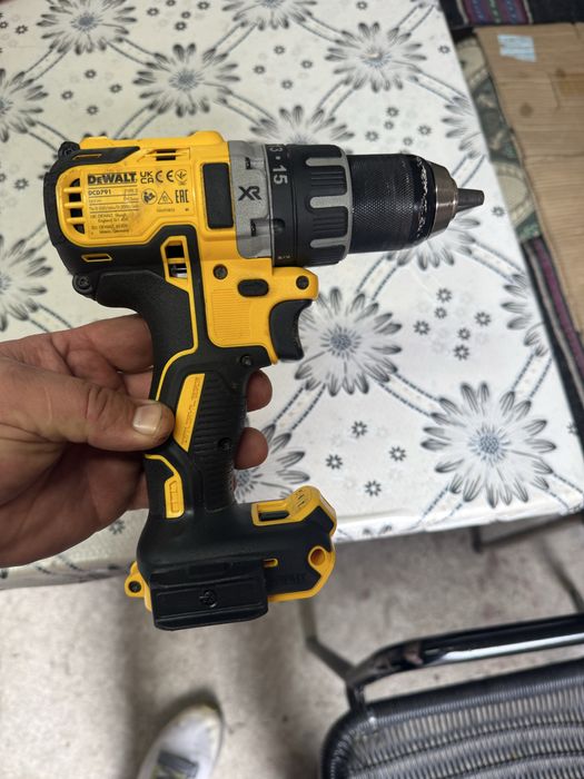 Акумулаторен винтоверт DEWALT DCD791NT