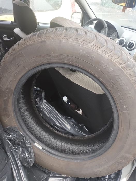 Set 4 anvelope de iarna 185 65 r 15