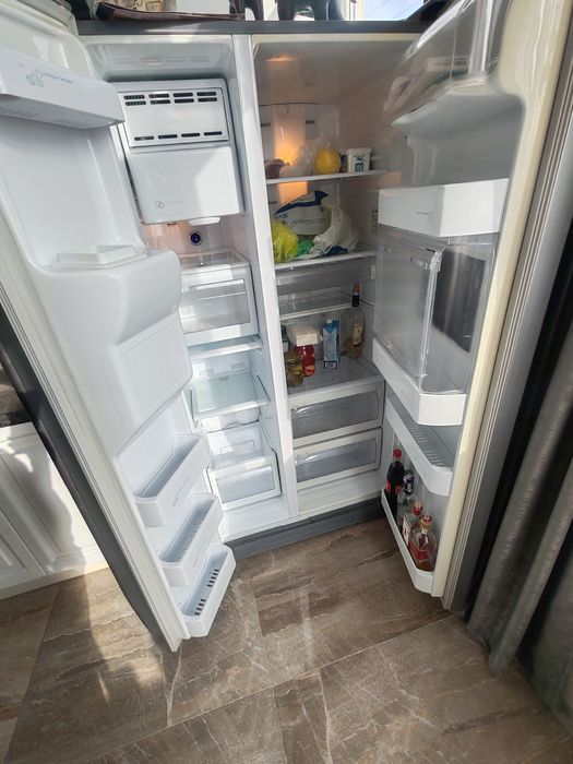 Продавам Хладилник Samsung  Side by Side