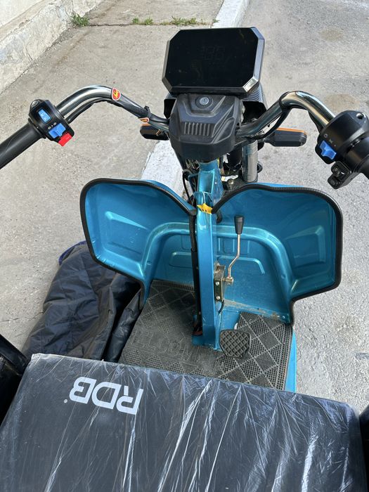 Tricicletă cu romorcă elctrică