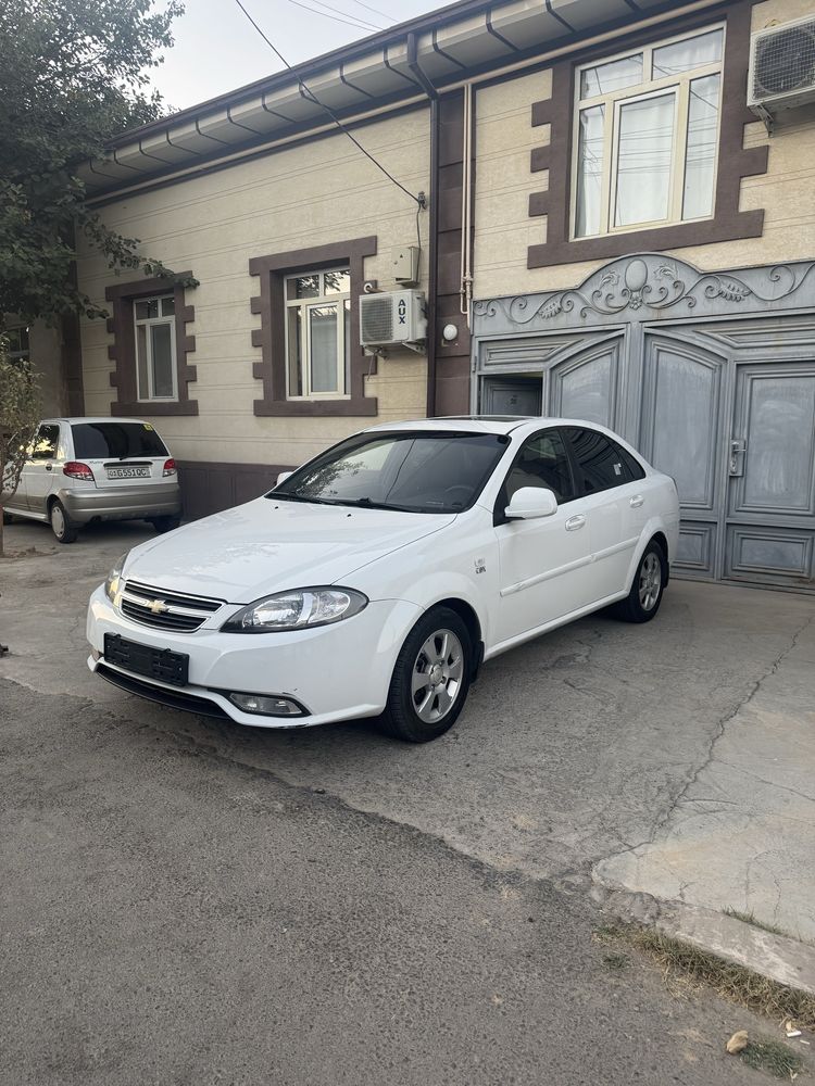 Gentra A\T 3-poz sotiladi