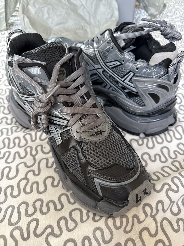 Balenciaga Runner Grey n Black