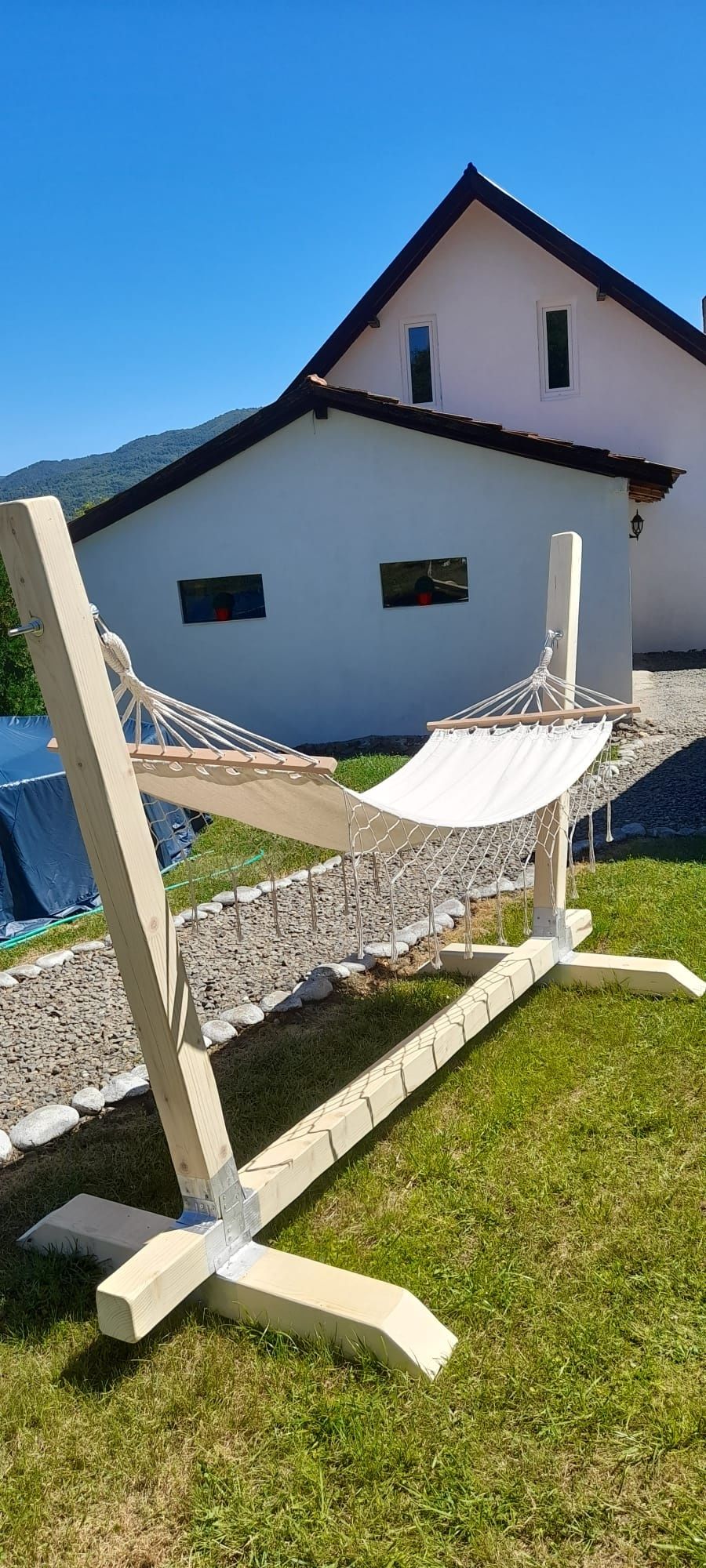 Vând hamac cu suport din lemn