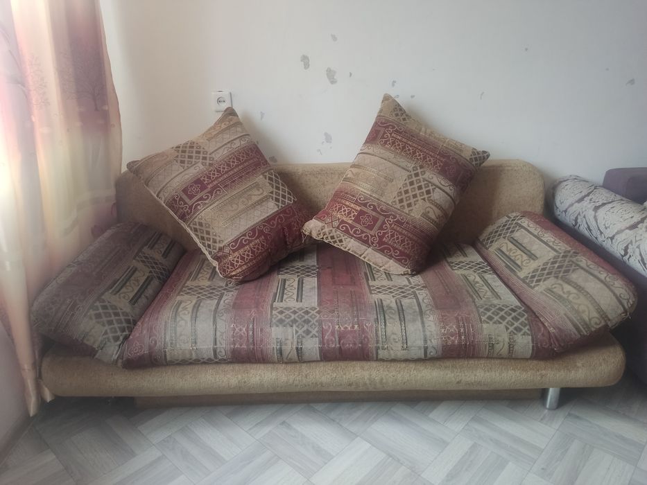 Отдам диван, самовывоз.