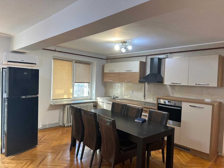 Inchiriez apartament 3 camere - Centru