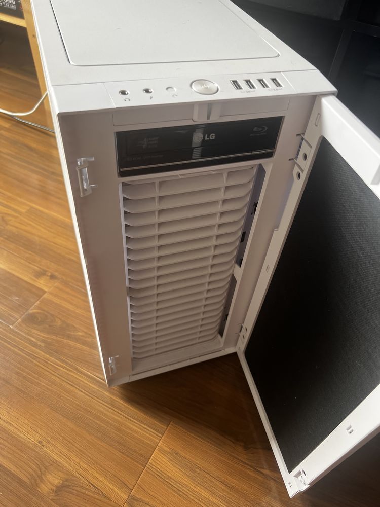 Pc Gaming Fractal Design, i5-8100,RTX 3070 Strix alb,opt.cu RTX 3080