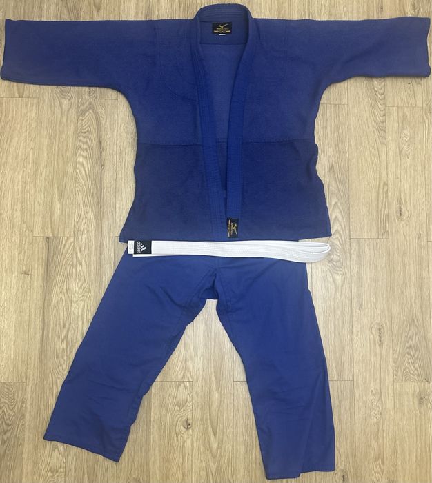 Продается дзюдоги комплект(форма для дзюдо)