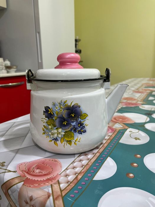 Продам эмалированные чайники