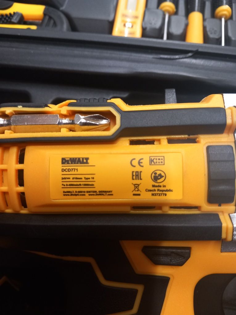 Autofiletanta Dewalt 36v și 5ah cu 2 acumulatori și 45 de accesorii