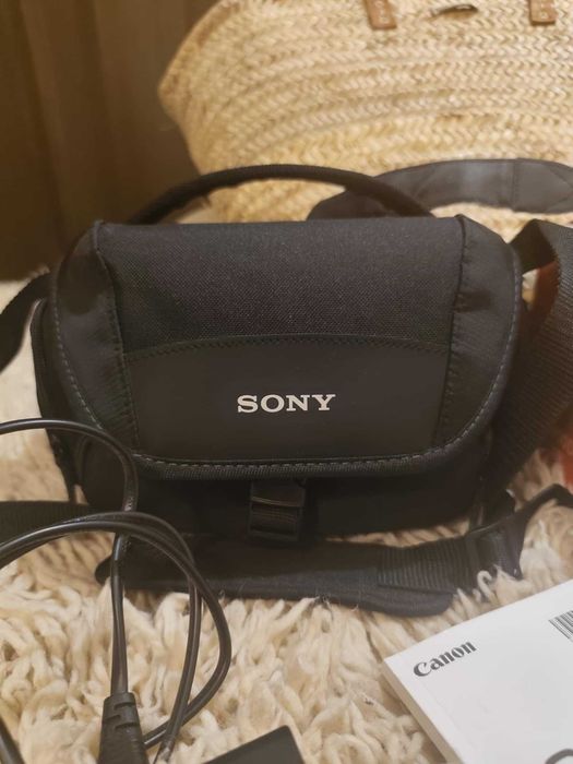 Продавам Canon 2000D на около 200 кадъра