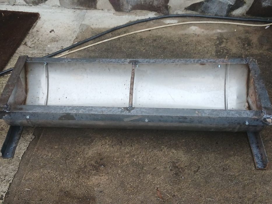 Vând troaca pentru animale