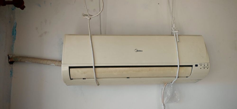 Климатик Midea 12ка работещ