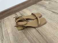 Босоножки от Zara.