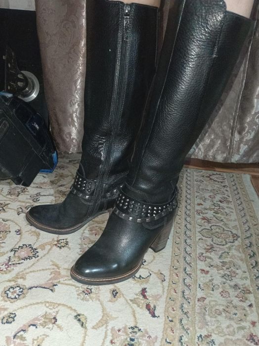 Продам женские сапоги