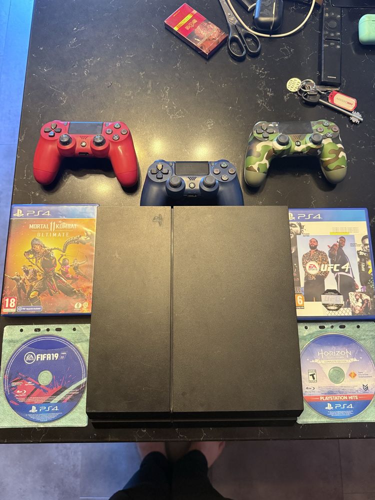 Продам PS4/ПС4 с играми