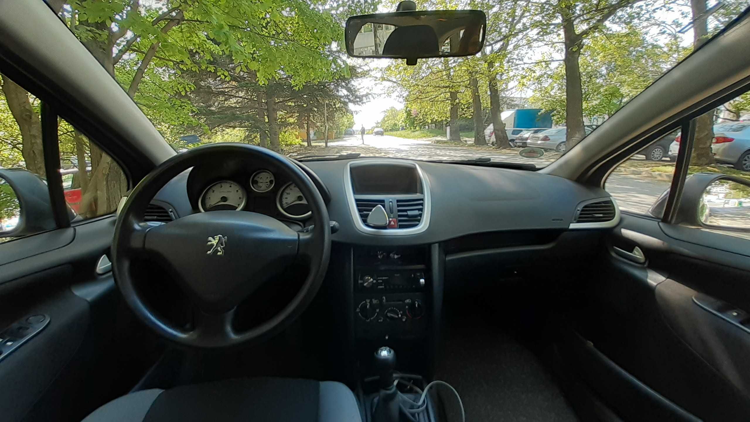 Продавам Peugeot 207