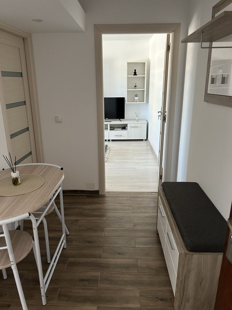Inchiriez apartament in regim hotelier