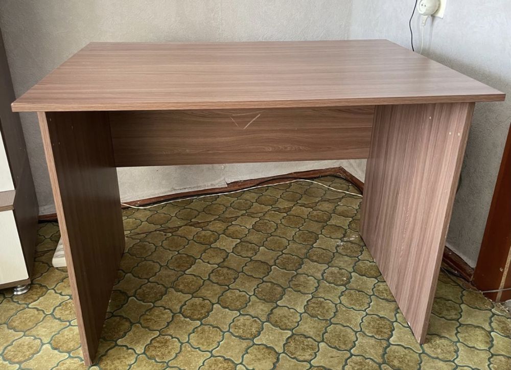 Продам компьютерный стол