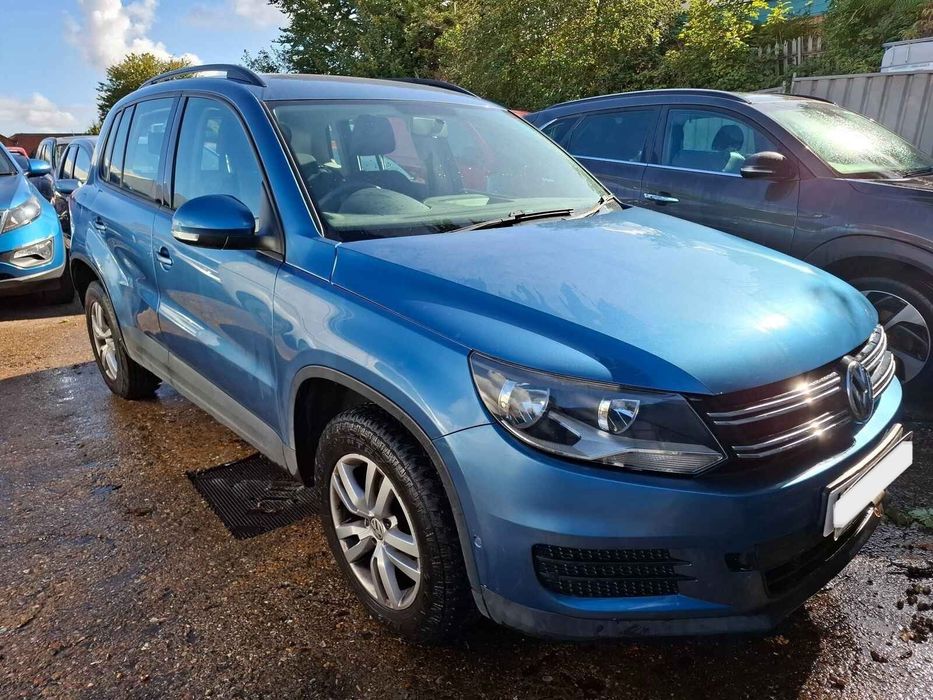 Far Dreapta Volkswagen Tiguan 2014 SUV Albastru