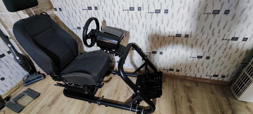 Волан с педали Fanatec CSL Elite.