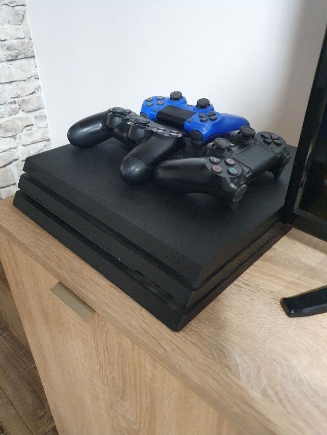 Vând sau schimb Ps4 pro