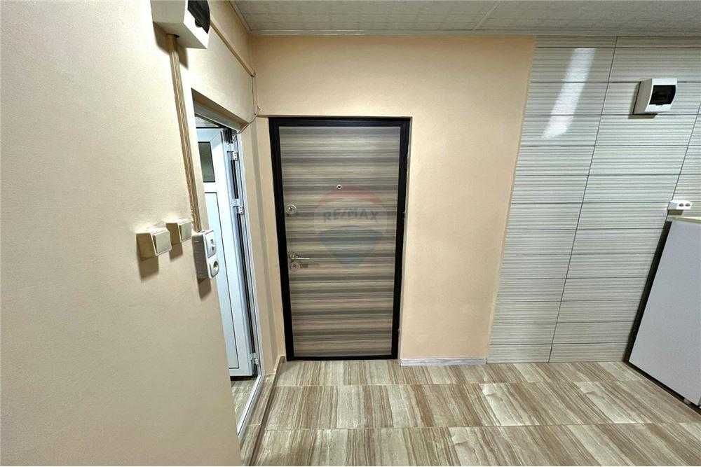 Продава се Двустаен апартамент в Русе, Дружба 1 - 50 кв.м за 790 €/кв.м - Снимка #6