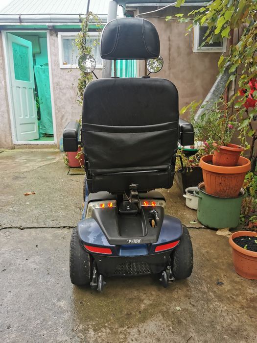 Scuter electric pentru persoane cu probleme de mobilitate