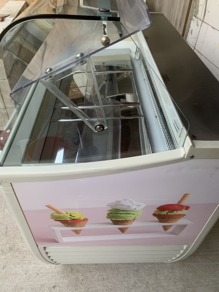 Vand vitrina de inghetata