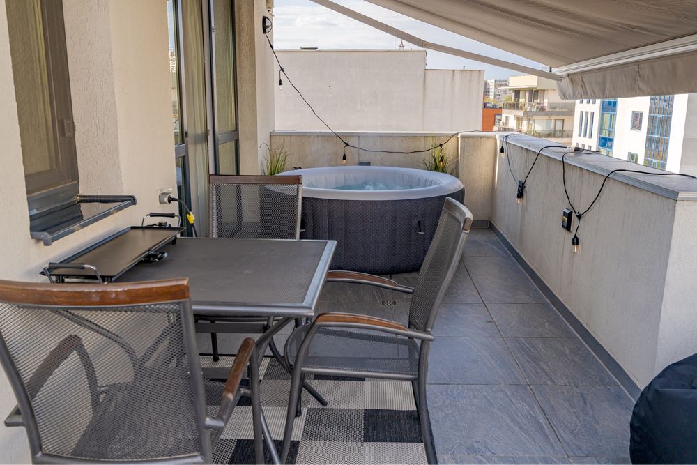 Apartament Penthouse cu jacuzzi privat terasa universitate