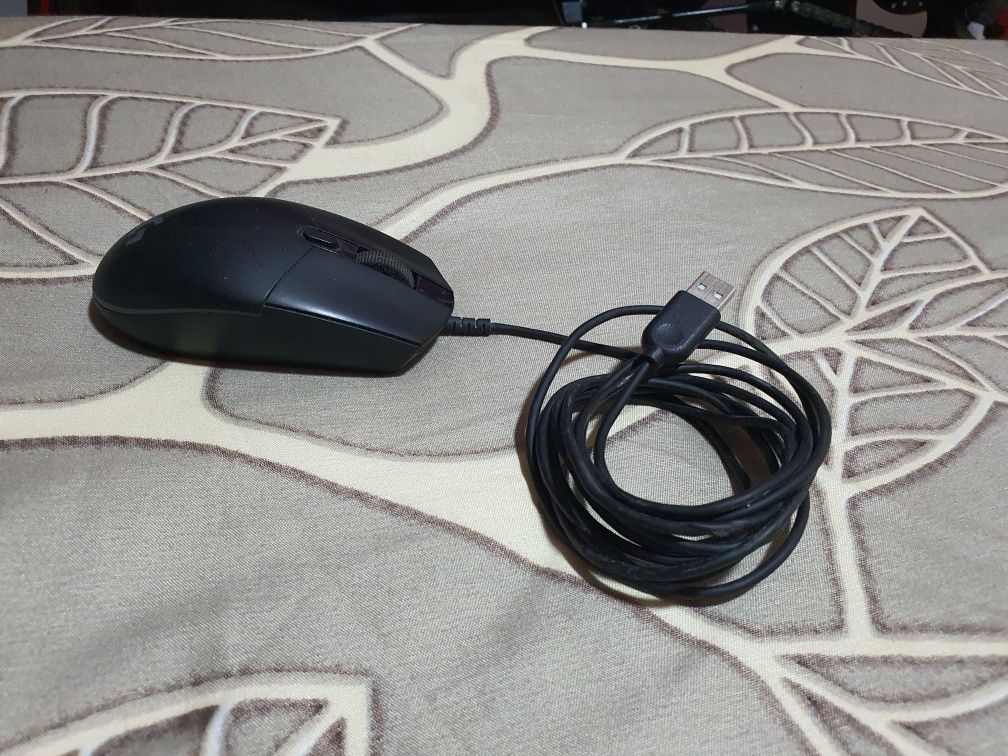 Vând mouse Logitech G203