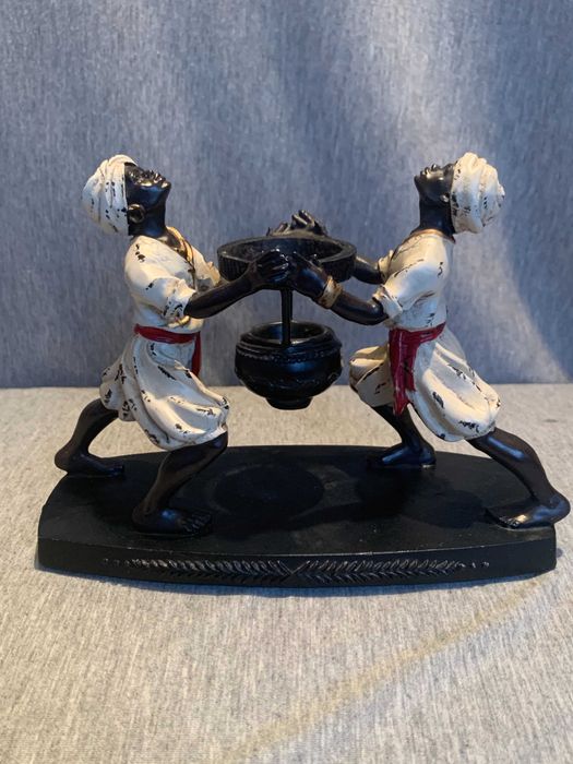 стара статуетка фигури