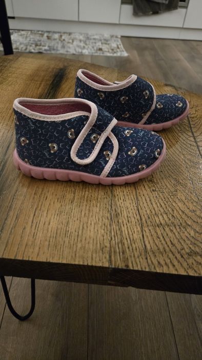 Пантофи за момиче 25