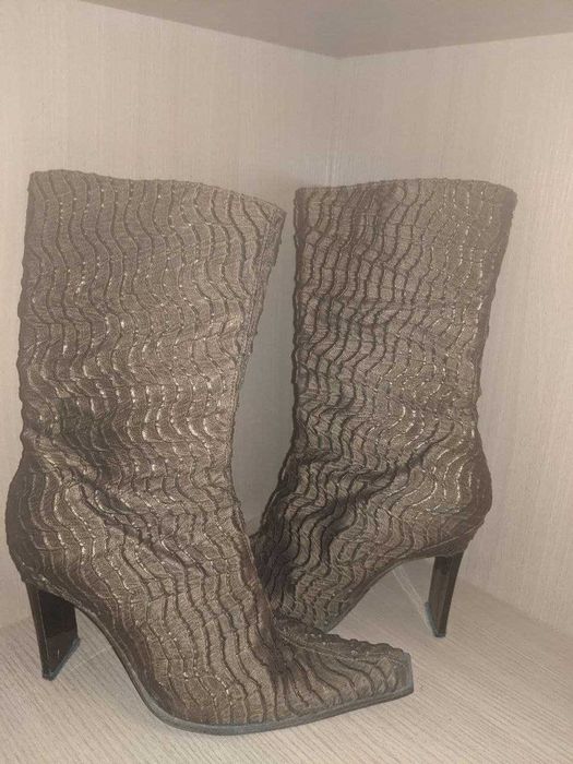 Продам 2 пары фирменных кожаных сапог