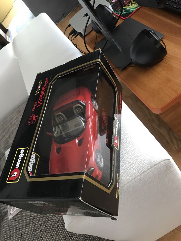 Macheta 1:18 Burago Dodge Viper