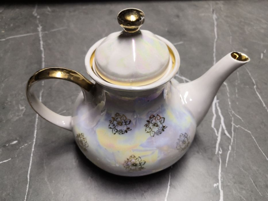 Продам советские, фарфоровые чайники