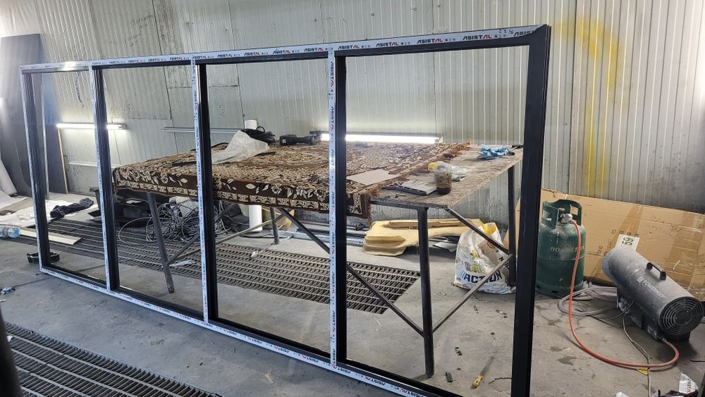 Producem la comanda geamuri și usi de Aluminiu Termopan sau Tripan