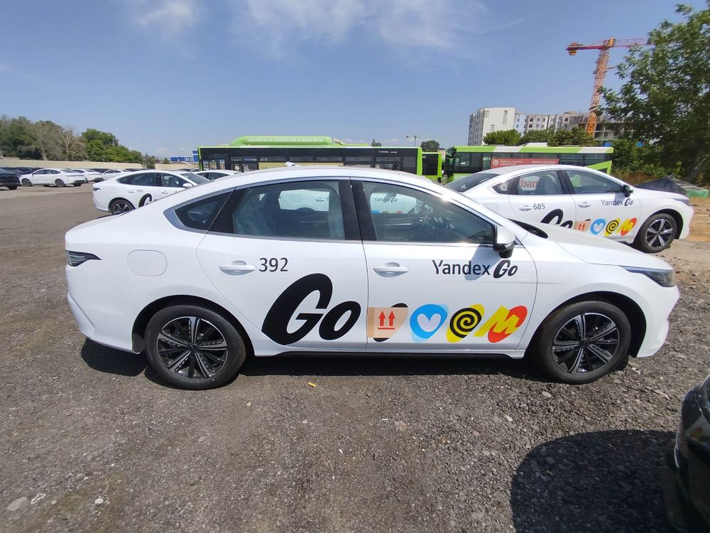 BYD в рассрочку Белый,черный