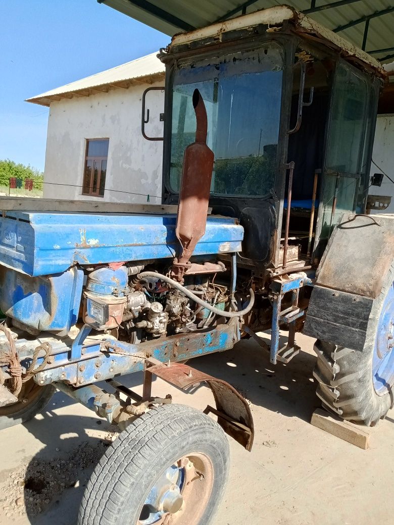 28 Traktor sotiladi